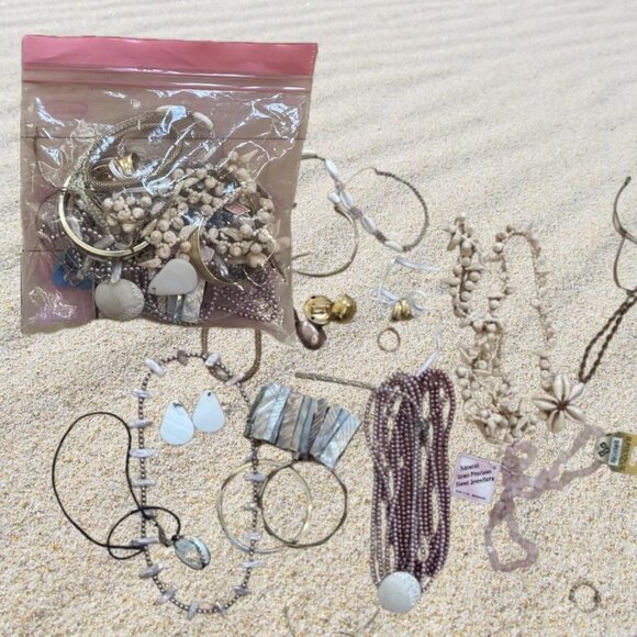 Mermaidcore Jewelry Bundle 03 – Golden Pink Tones, Pearls & Iridescent Details - Picture 1 of 5